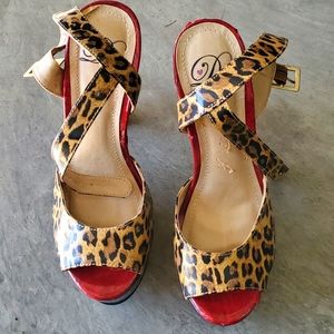 HEART IN D Heels, Size 7